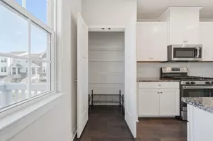 72 Nicholas Dr E, Des Plaines, IL 60016 - Photo 16