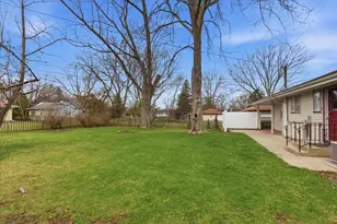5 Crescent Rd, Lake Zurich, IL 60047 - Photo 2