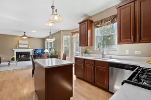 2311 W Cascade Circle, Round Lake, IL 60073 - Photo 10