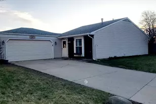 202 Highbury Dr, Elgin, IL 60120 - Photo 1