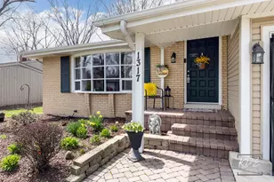 1317 Carol Ln, Naperville, IL 60565 - Photo 2