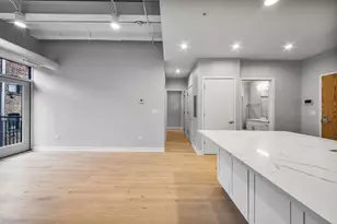 4637 N Ashland Ave, Chicago, IL 60640 - Photo 8