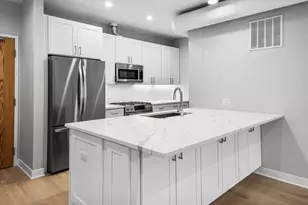 4637 N Ashland Ave, Chicago, IL 60640 - Photo 2