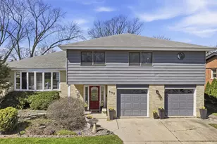 602 S Edward St, Mount Prospect, IL 60056 - Photo 2