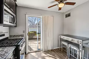 2466 Brunswick Cir, Woodridge, IL 60517 - Photo 10