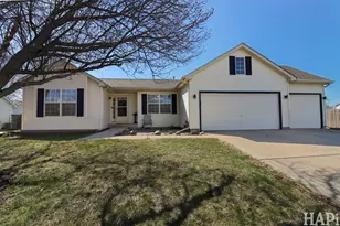 711 Wedgewood, McHenry, IL 60050 - Photo 2