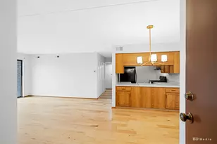 13240 W Circle Dr Pkwy, Crestwood, IL 60418 - Photo 8