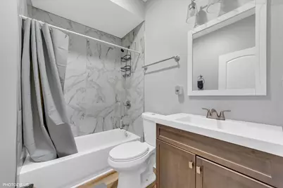 8404 S Exchange Avenue, Chicago, IL 60617 - Photo 18