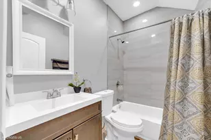 8404 S Exchange Ave, Chicago, IL 60617 - Photo 10