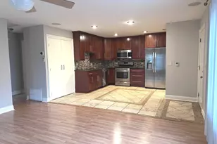 1581 Quaker Ln, Prospect Heights, IL 60070 - Photo 2