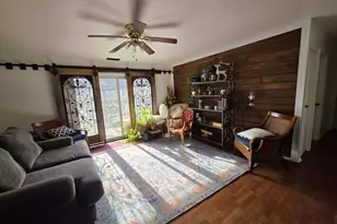 721 Tipperary Ct, Schaumburg, IL 60193 - Photo 2