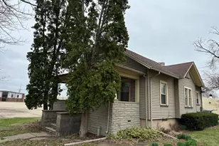 303 S Pleasant St, Princeton, IL 61356 - Photo 2