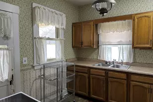 303 S Pleasant St, Princeton, IL 61356 - Photo 6