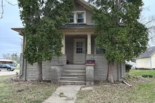 303 S Pleasant St, Princeton, IL 61356 - Photo 1