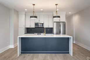 1647 W Irving Park Rd, Chicago, IL 60613 - Photo 4