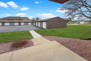 1801 S Yellow Creek Ct, Freeport, IL 61032 - Photo 26