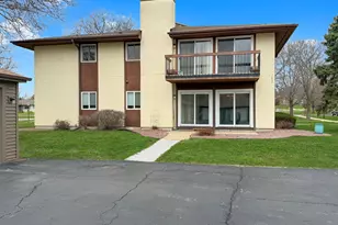 1801 S Yellow Creek Ct, Freeport, IL 61032 - Photo 2