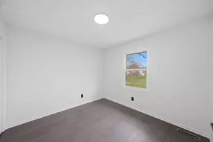 508 Pembroke Rd SW, Poplar Grove, IL 61065 - Photo 14