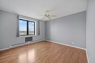 9118 W Elmwood Dr, Niles, IL 60714 - Photo 12