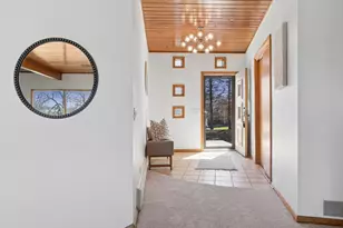 615 Robin Ridge, Elgin, IL 60123 - Photo 4