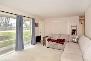 425 E Broadway Ave, Crystal Lake, IL 60014 - Photo 2