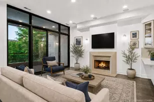 1021 N Wood St, Chicago, IL 60622 - Photo 2