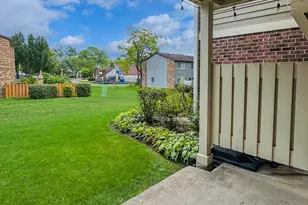 1540 Heather Ct, Wheeling, IL 60090 - Photo 8