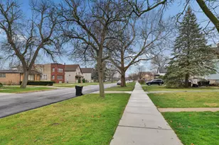 10226 S Charles St, Chicago, IL 60643 - Photo 18