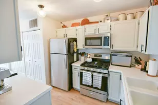 5690 Delaware Ave, Gurnee, IL 60031 - Photo 4