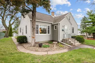 925 12th Ave, Moline, IL 61265 - Photo 2