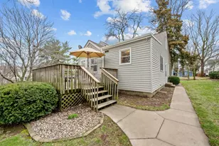 925 12th Ave, Moline, IL 61265 - Photo 32