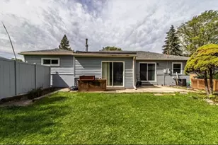 725 Cumberland St, Hoffman Estates, IL 60169 - Photo 2