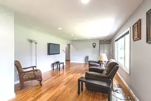 725 Cumberland St, Hoffman Estates, IL 60169 - Photo 8