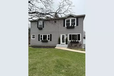 656 W Comstock Avenue, Elmhurst, IL 60126 - Photo 1