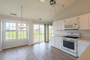 629 W Streamwood Blvd, Streamwood, IL 60107 - Photo 2