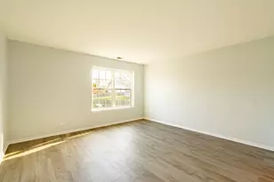 629 W Streamwood Blvd, Streamwood, IL 60107 - Photo 6