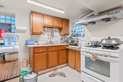 318 W 24th Place, Chicago, IL 60616 - Photo 8