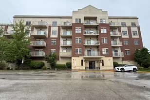 9440 S 51st Ave, Oak Lawn, IL 60453 - Photo 1