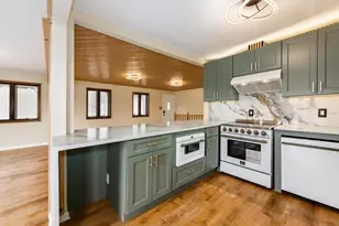 22566 W Lillian Pl, Antioch, IL 60002 - Photo 2