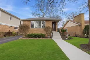 318 Hibbard Rd, Wilmette, IL 60091 - Photo 2