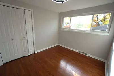 203 Valerie Court, Glenview, IL 60025 - Photo 12