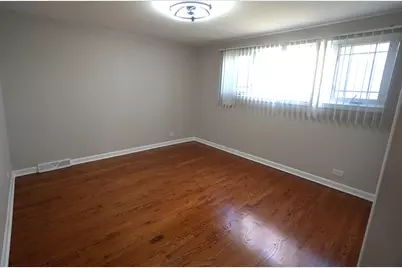 203 Valerie Court, Glenview, IL 60025 - Photo 8