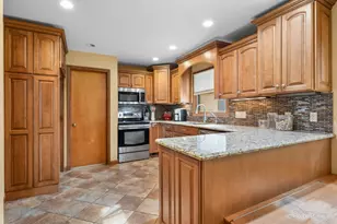 1321 Florence Dr, Sycamore, IL 60178 - Photo 6