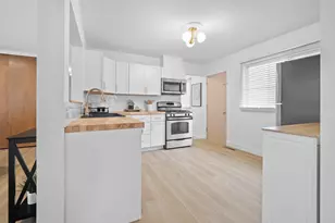 1105 Julienne Dr, Normal, IL 61761 - Photo 6