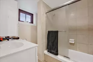 550 W Surf St, Chicago, IL 60657 - Photo 10