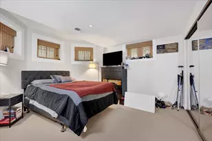 550 W Surf St, Chicago, IL 60657 - Photo 8