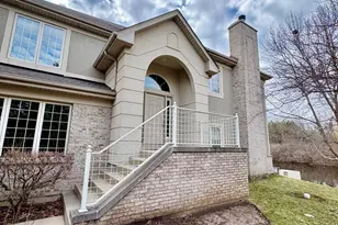 30 Beaconsfield Ct, Lincolnshire, IL 60069 - Photo 2