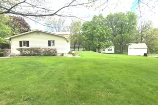 8 Hawthorne Dr, Oswego, IL 60543 - Photo 4