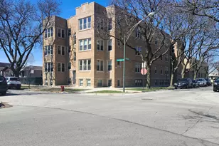 3900 W Cornelia Ave, Chicago, IL 60618 - Photo 1