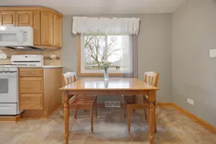 810 Revere Rd, South Elgin, IL 60177 - Photo 8